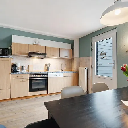 Appartement Ostseeblick 10- *